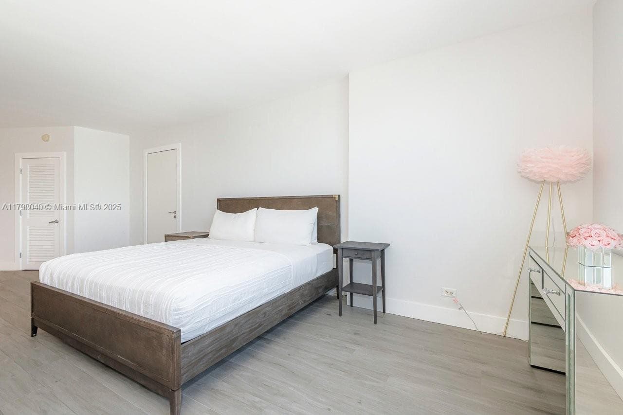 2301 Collins Ave 1531 photo 11