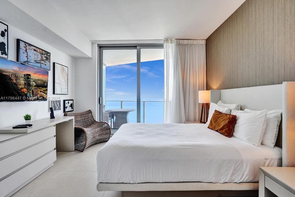 4111 Ocean Dr 2803 photo 15