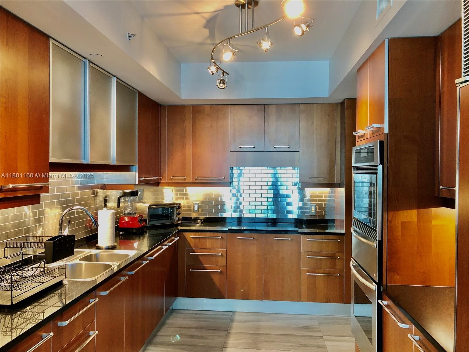 3101 Ocean Dr 801 photo 18