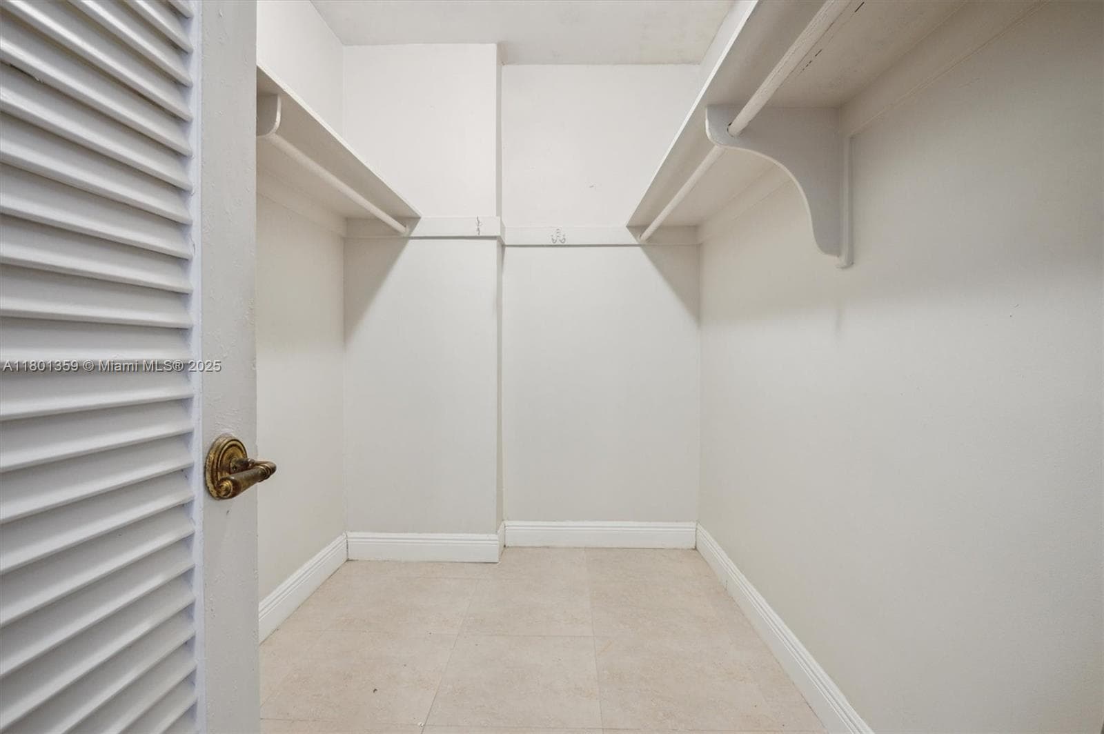 3505 Ocean Dr 420 photo 12
