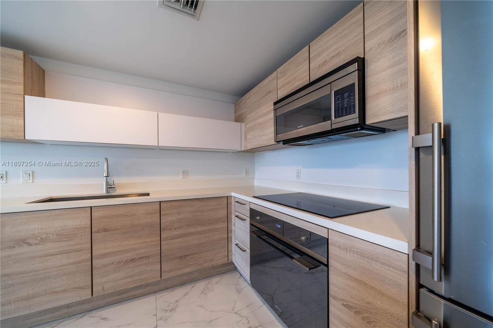 16385 Biscayne Blvd 417 photo 16