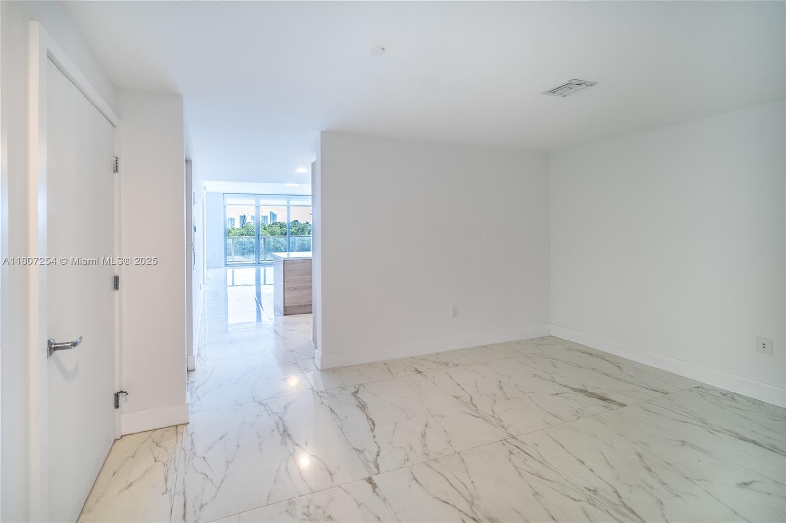 16385 Biscayne Blvd 417 photo 12