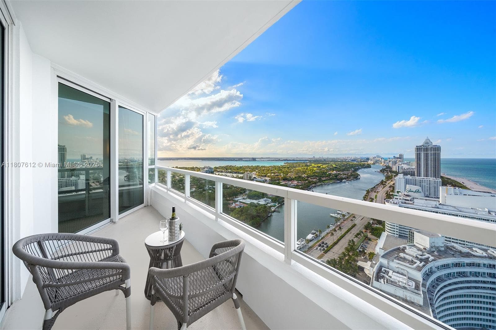 4401 Collins Ave 3505 photo 2