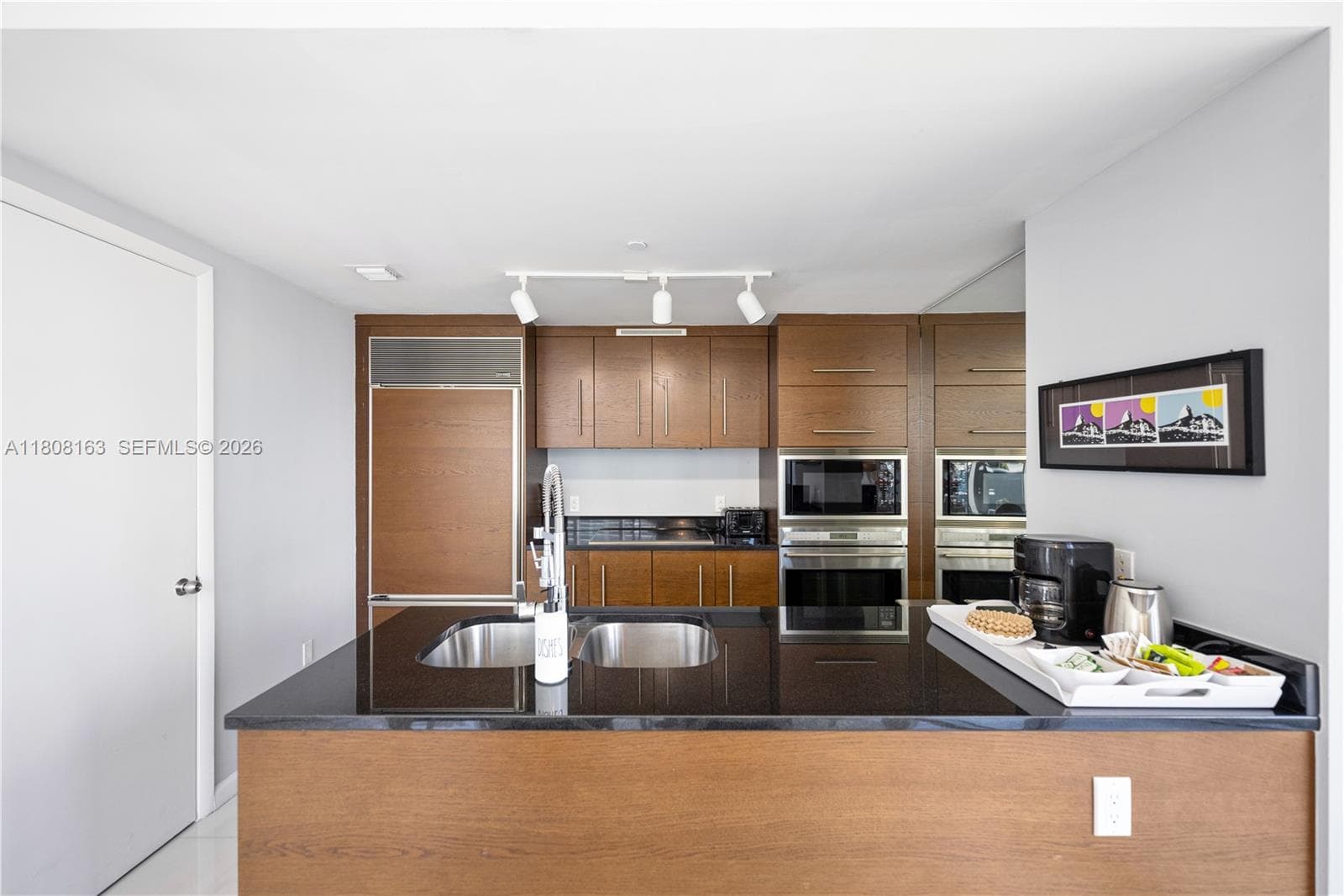 485 Brickell Ave 1604 photo 6