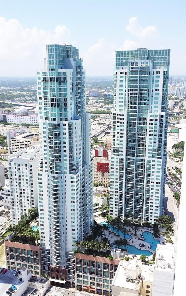 244 Biscayne Blvd 643 photo 2