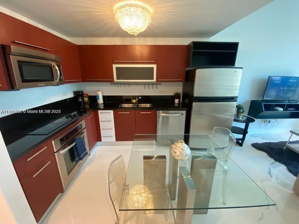 244 Biscayne Blvd 643 photo 7