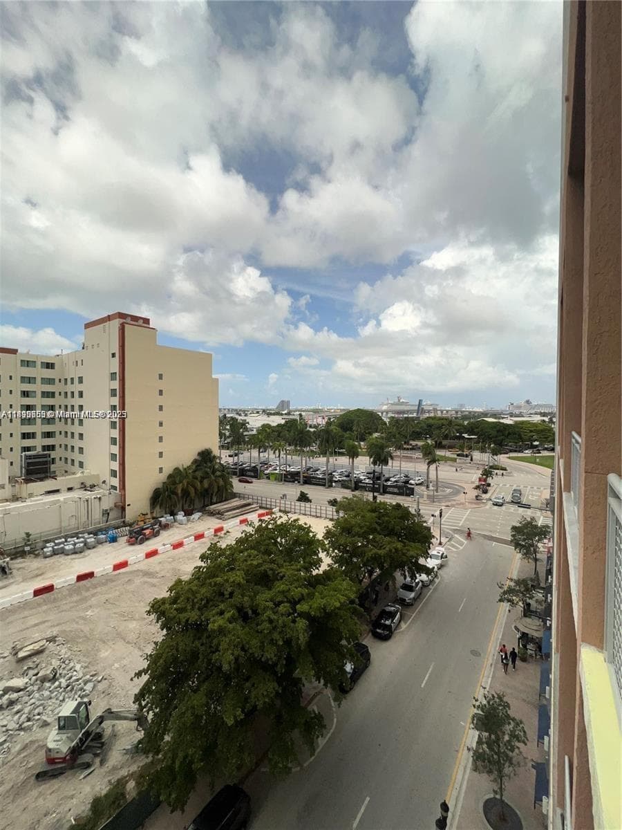 244 Biscayne Blvd 643 photo 3