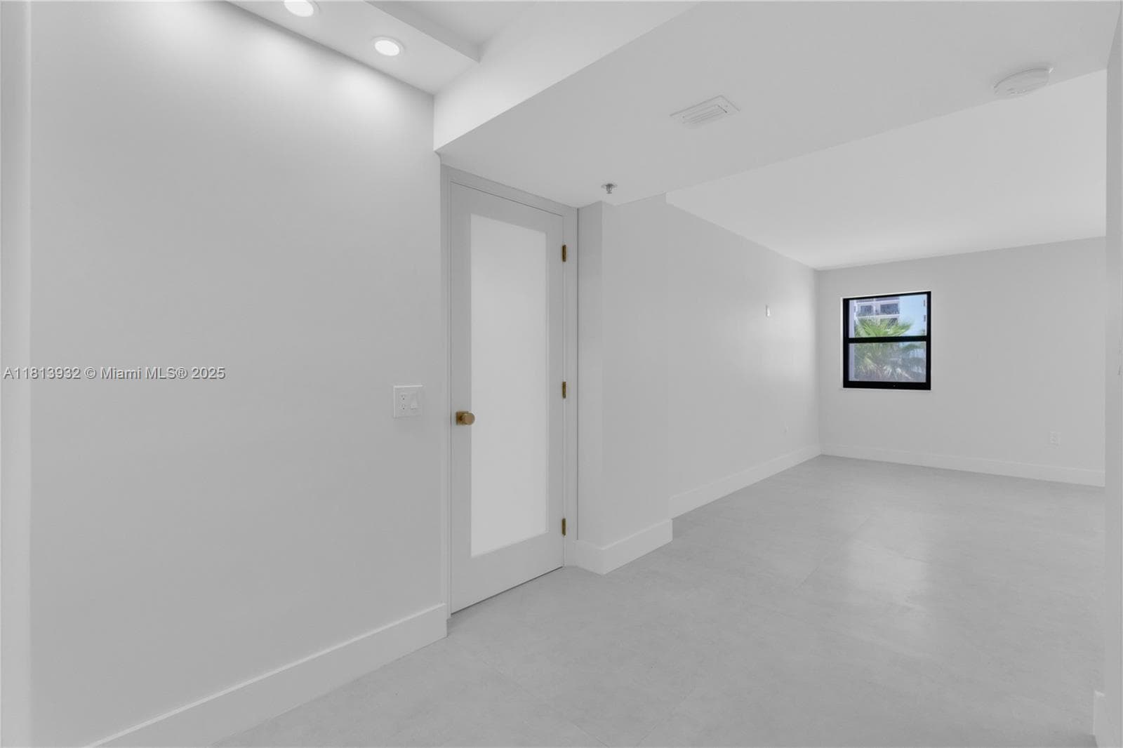 1201 Ocean Dr 507S photo 17