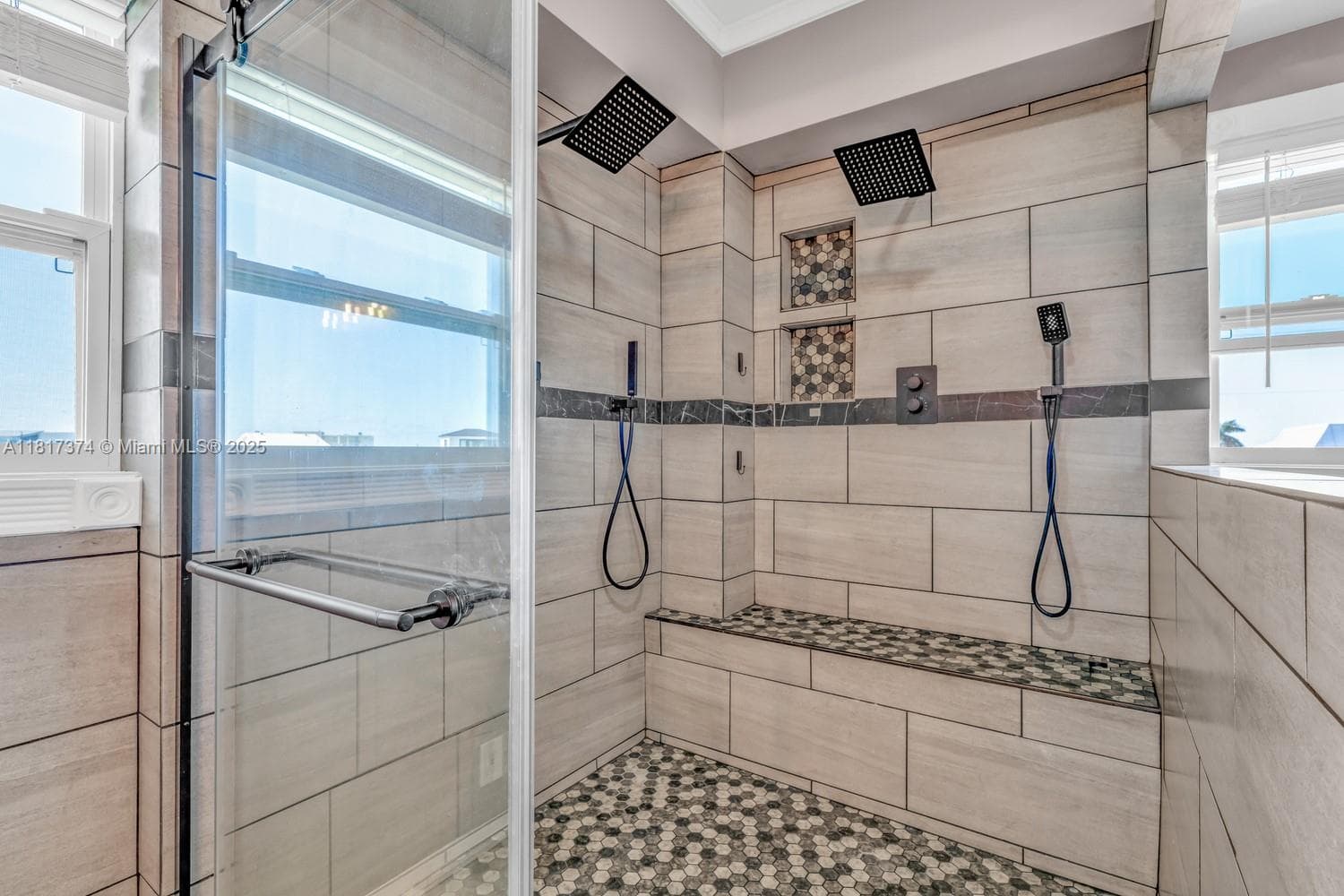 131 Avenue G photo 22