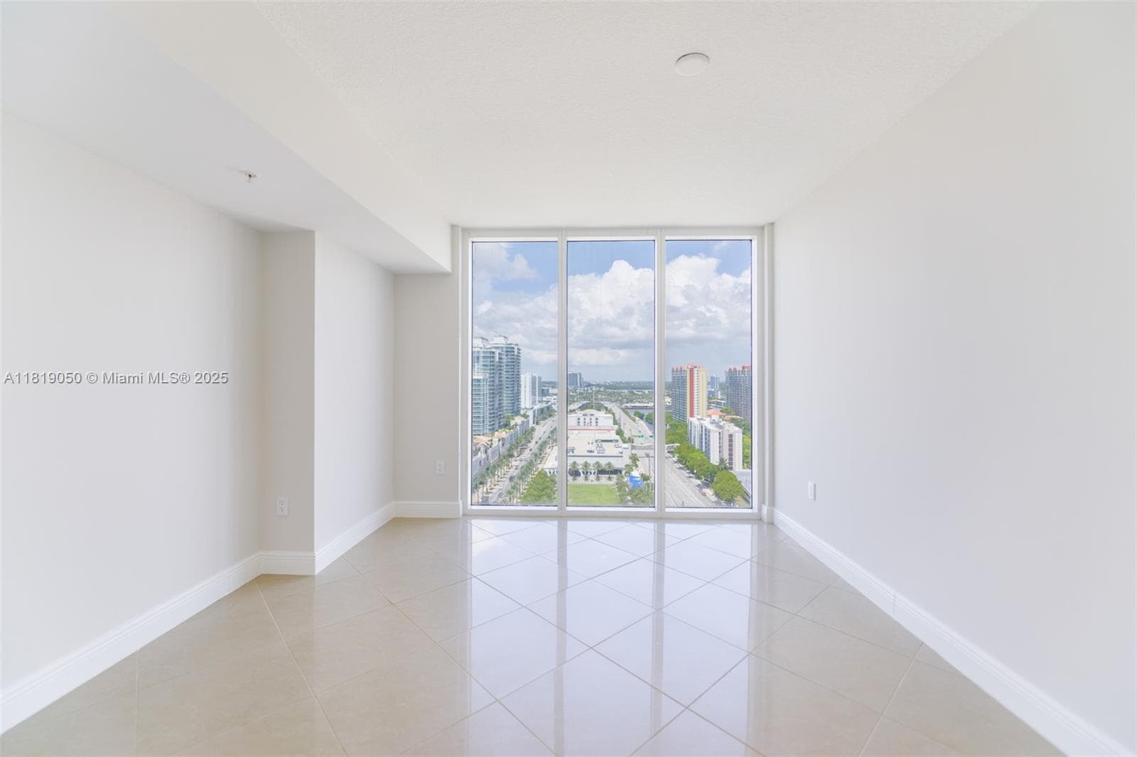 16699 Collins Ave 2107 photo 21