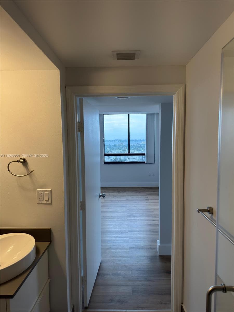 1330 West Ave 3007 photo 17