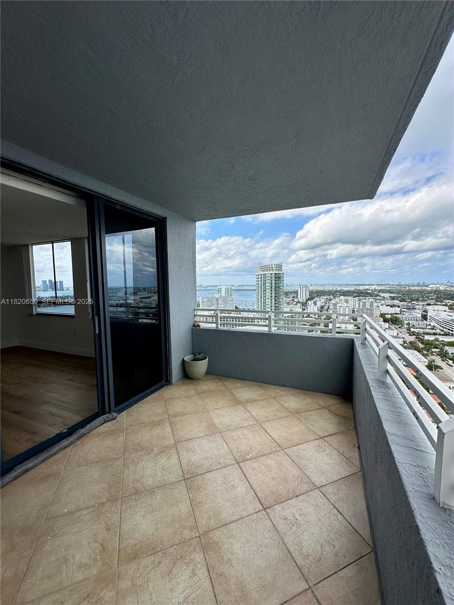 1330 West Ave 3007 photo 1
