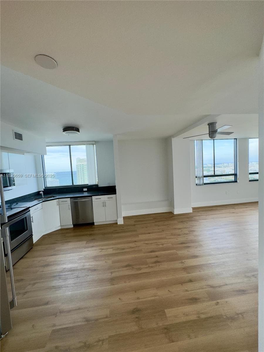 1330 West Ave 3007 photo 5