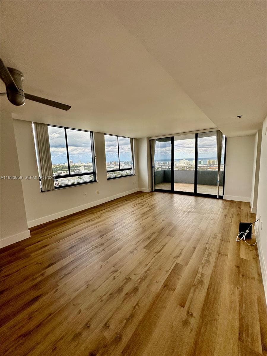1330 West Ave 3007 photo 21