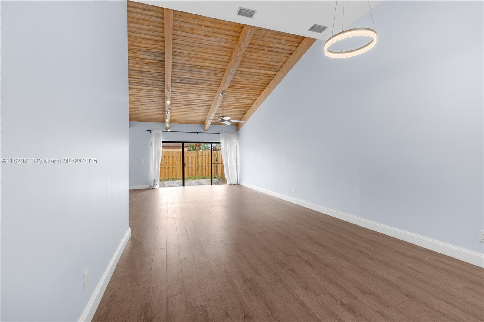 2627 PARKVIEW DR 2627 photo 13