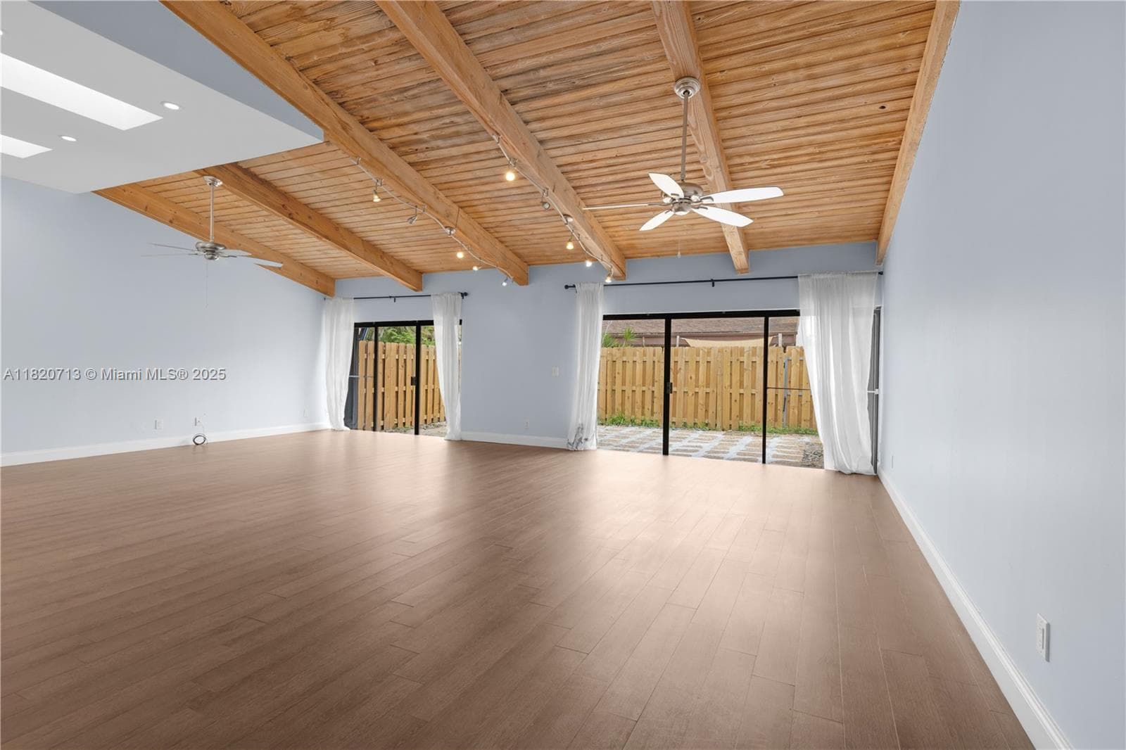 2627 PARKVIEW DR 2627 photo 19