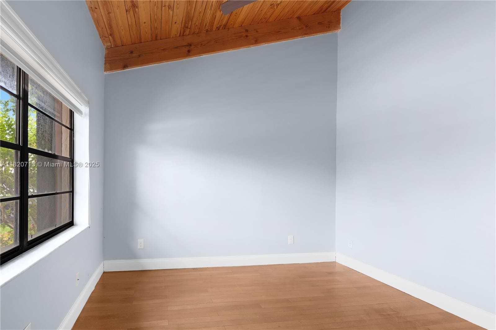 2627 PARKVIEW DR 2627 photo 25