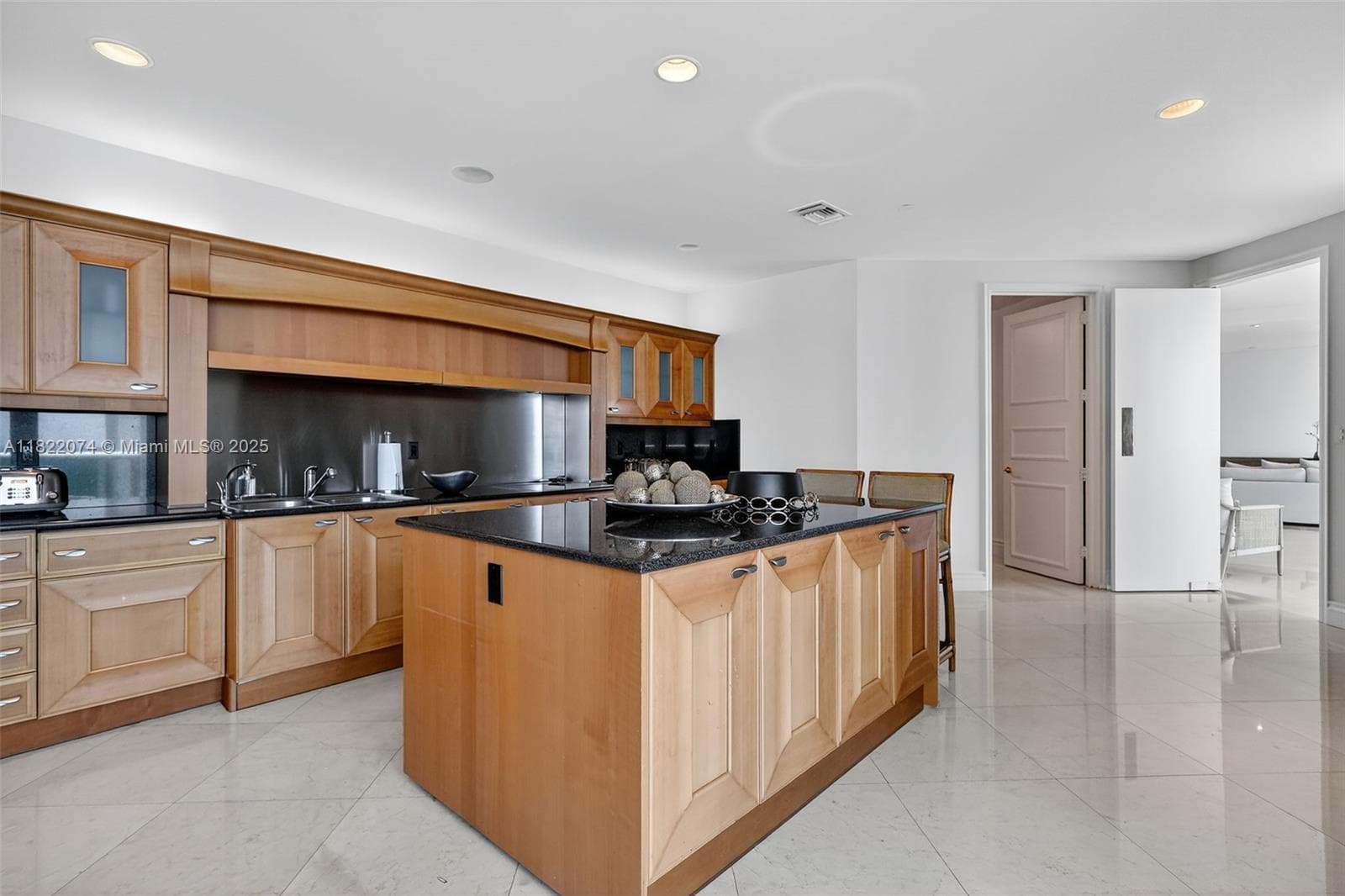20155 NE 38th Ct 2201 photo 16