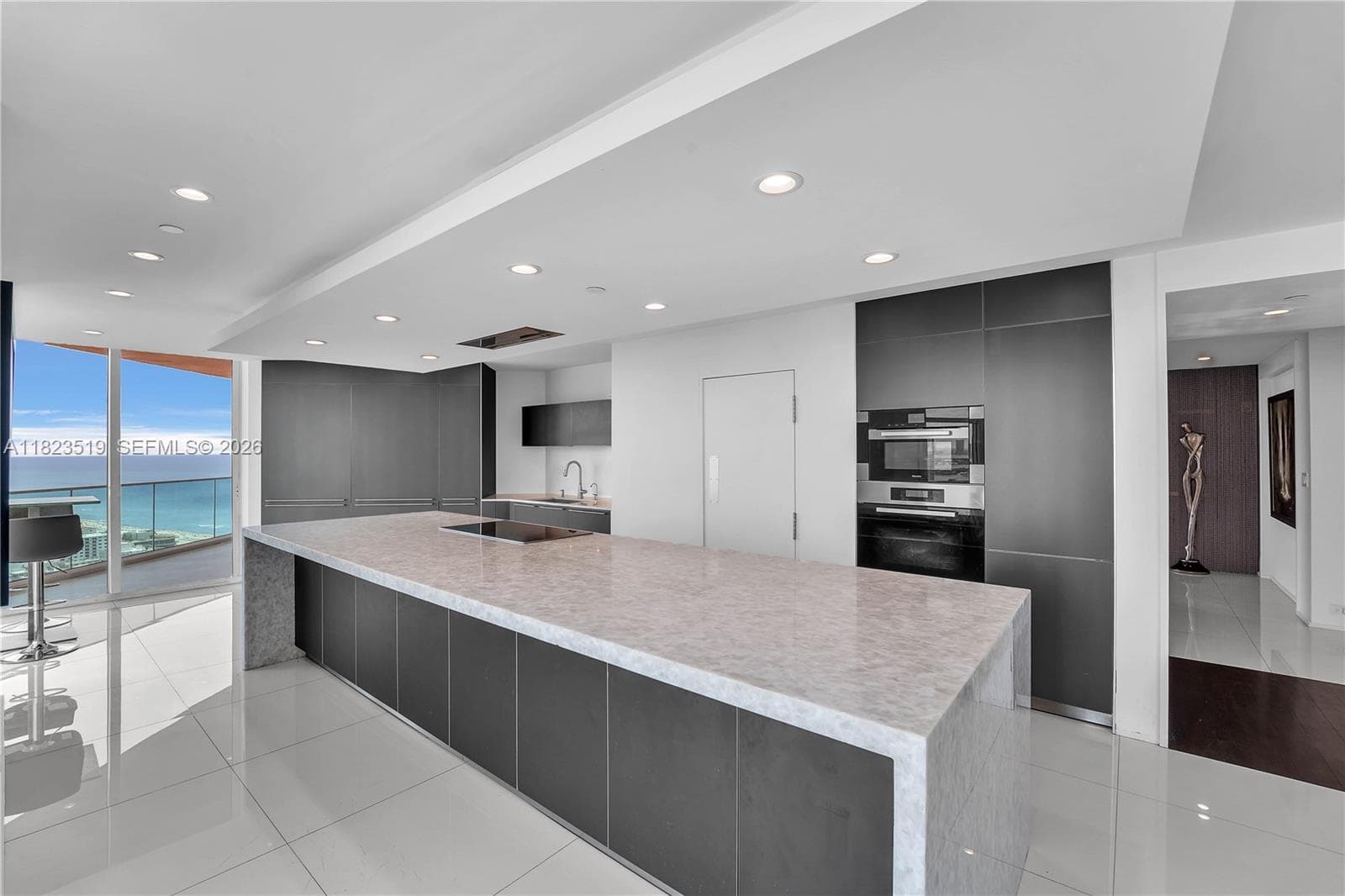 300 Pointe Dr 3405 photo 12