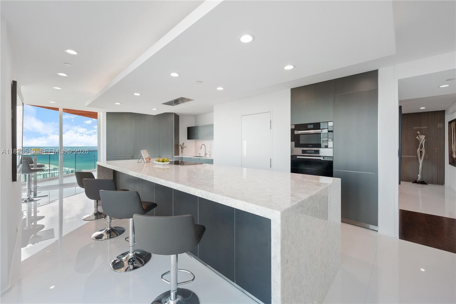 300 Pointe Dr 3405 photo 11