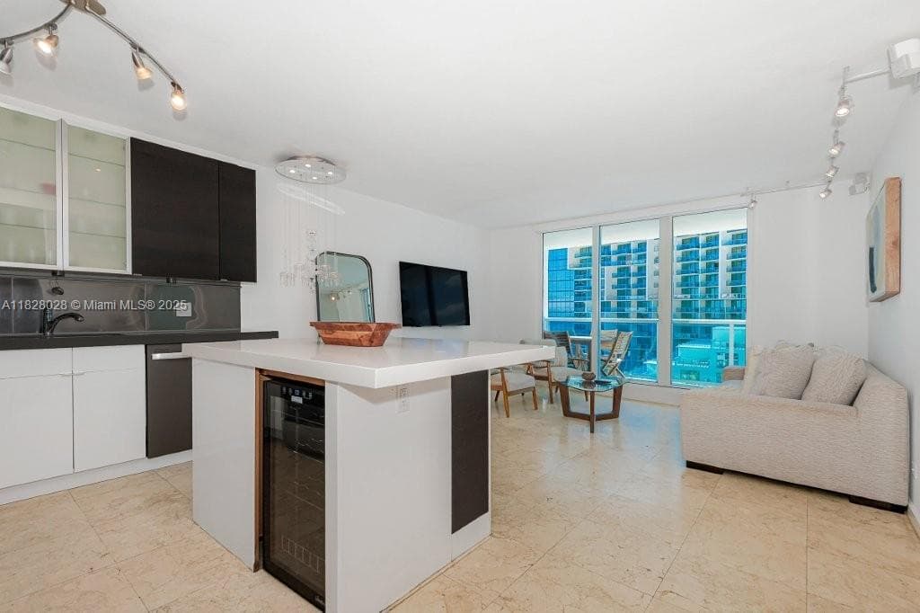 2301 Collins Ave 705 photo 12