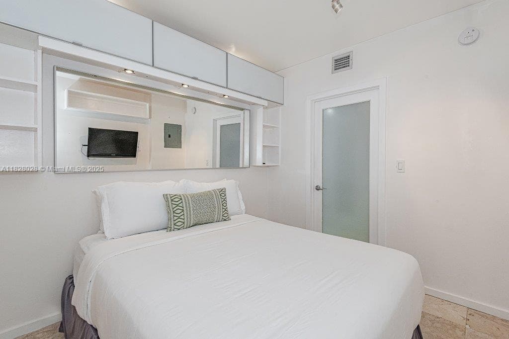 2301 Collins Ave 705 photo 20