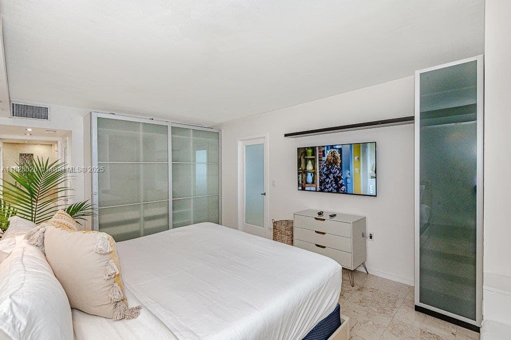 2301 Collins Ave 705 photo 14