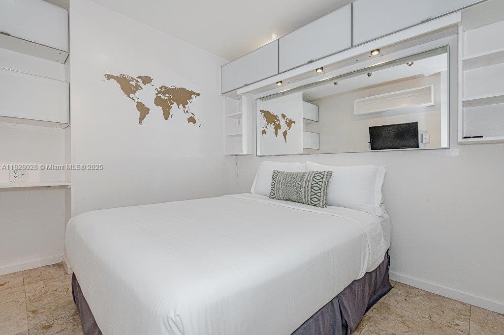 2301 Collins Ave 705 photo 19