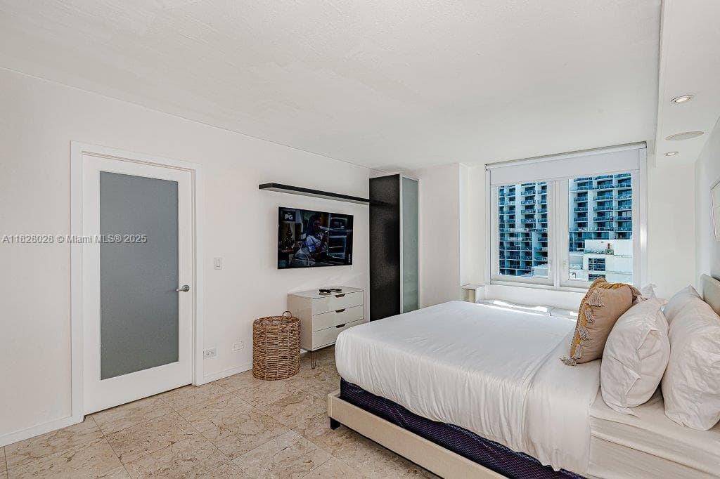 2301 Collins Ave 705 photo 25