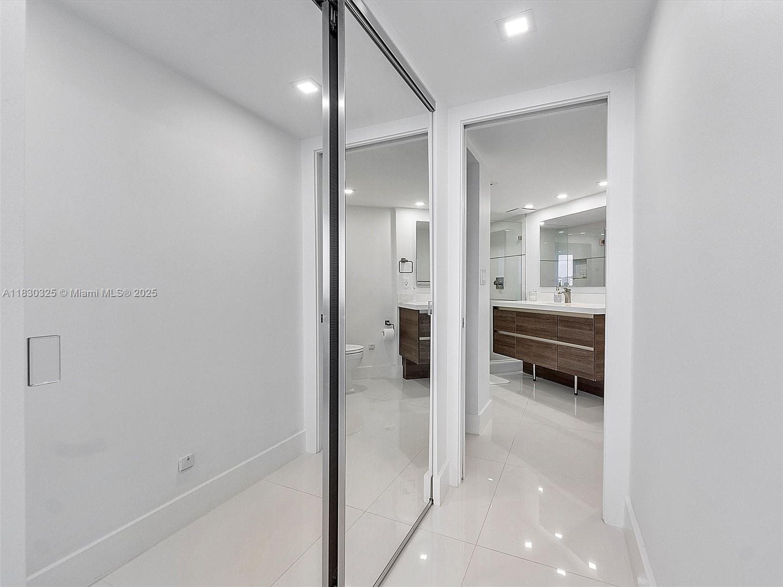 550 Ocean Blvd 1509 photo 23