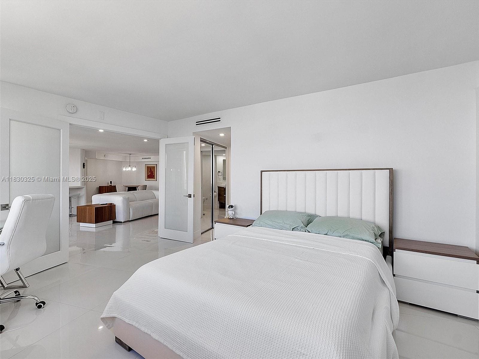 550 Ocean Blvd 1509 photo 22