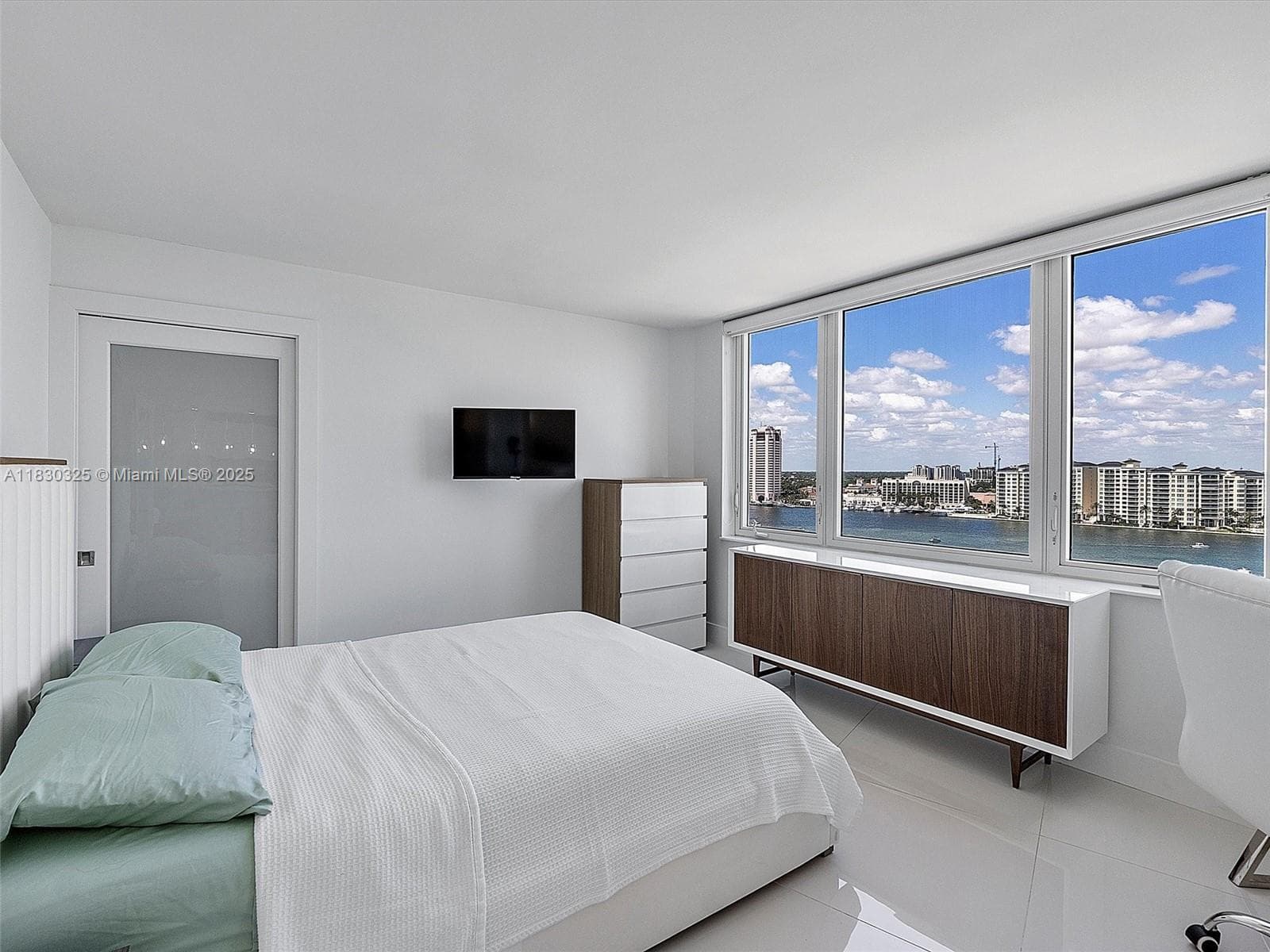 550 Ocean Blvd 1509 photo 21