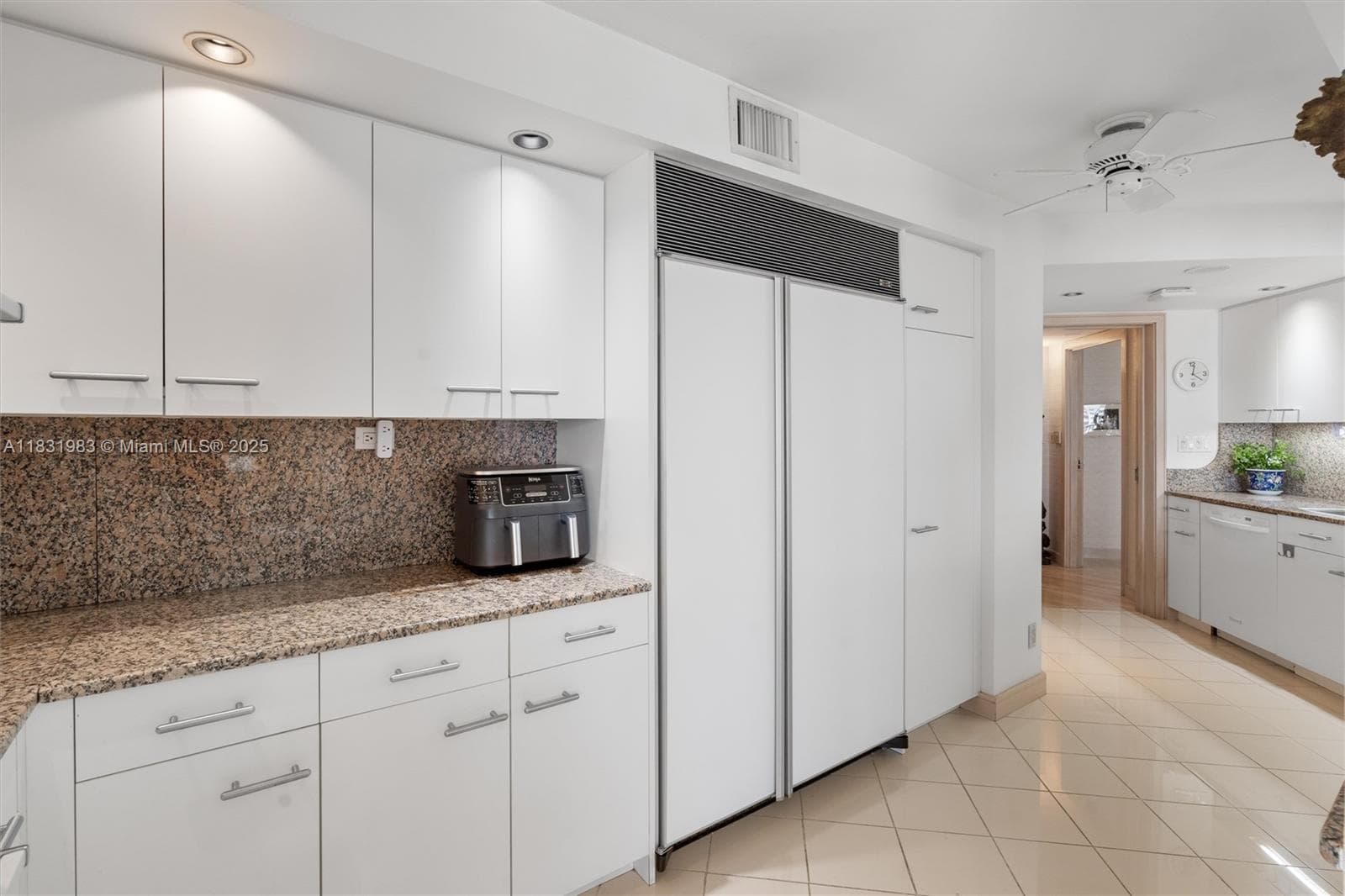 2200 OCEAN LN 1501-2 photo 17