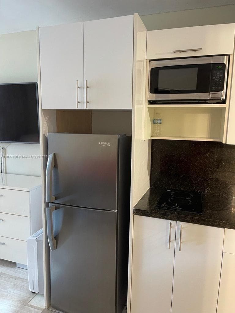 19201 Collins Ave 717 photo 4