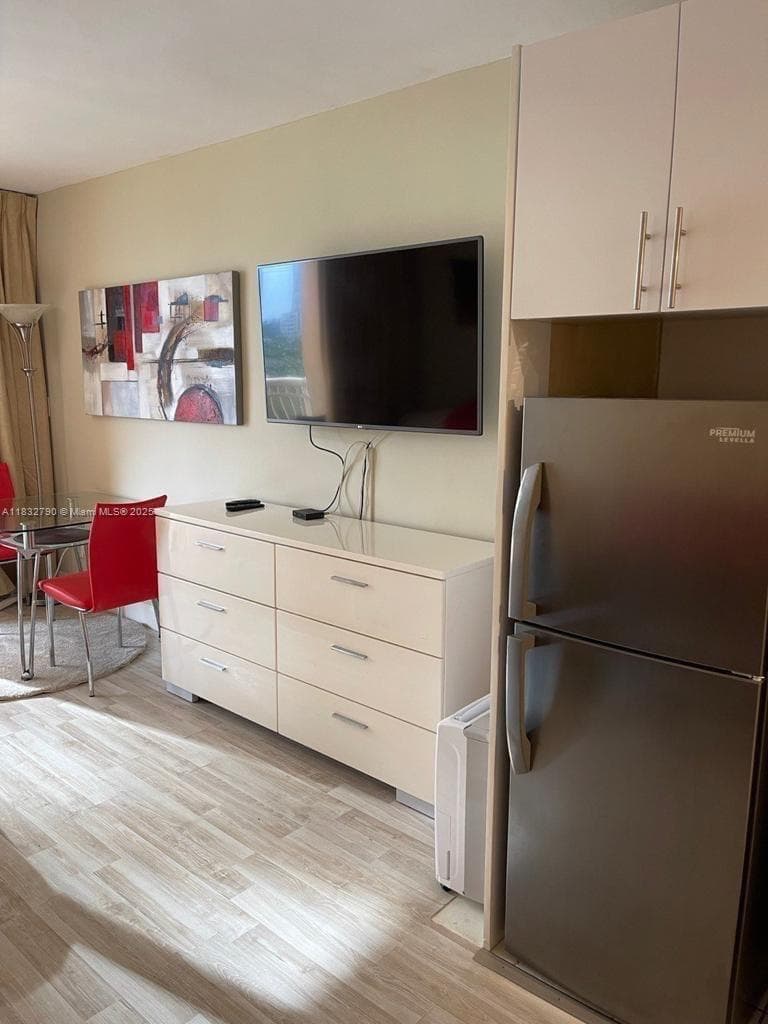 19201 Collins Ave 717 photo 8