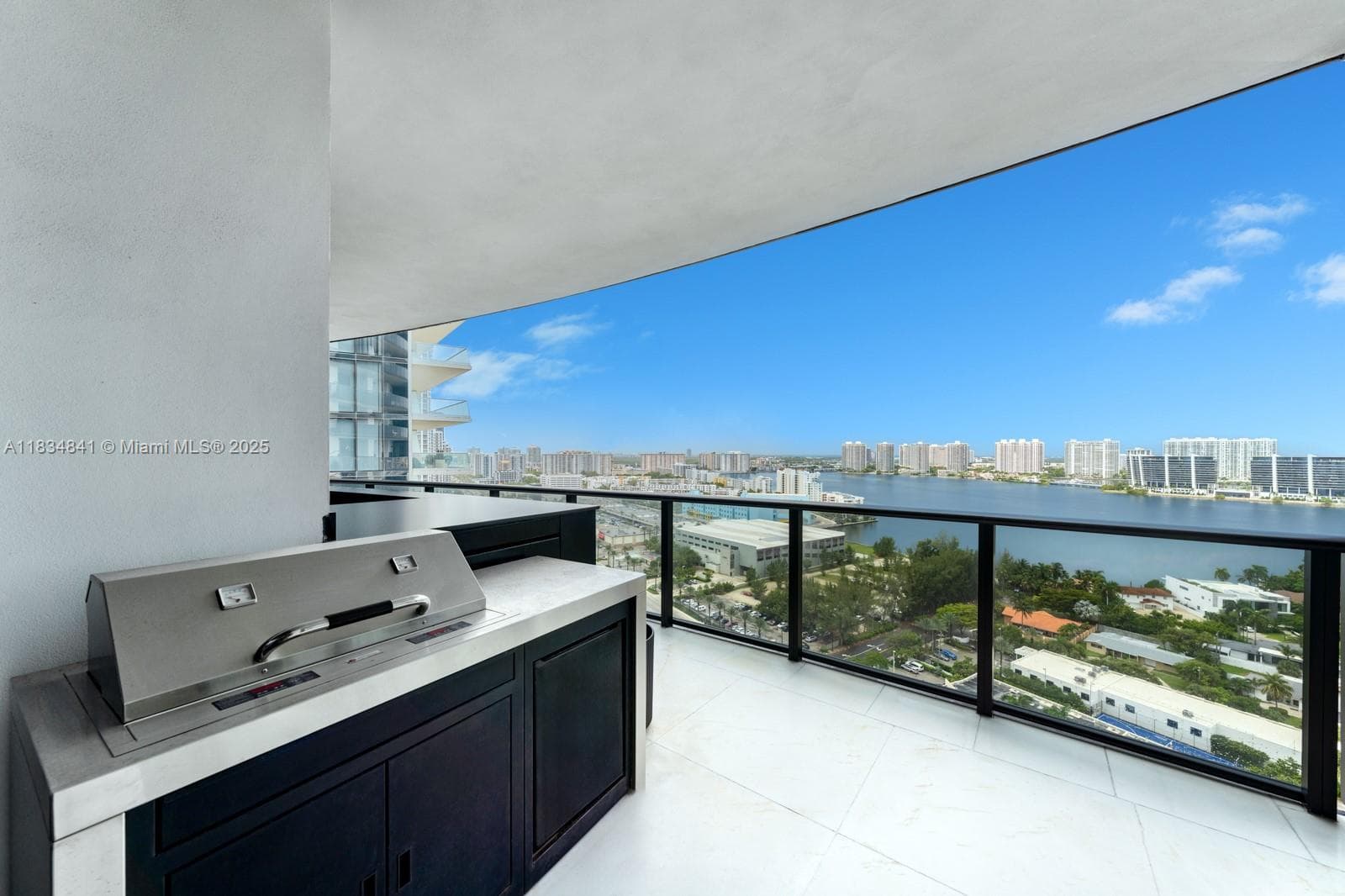 18555 Collins Ave 2003 photo 17