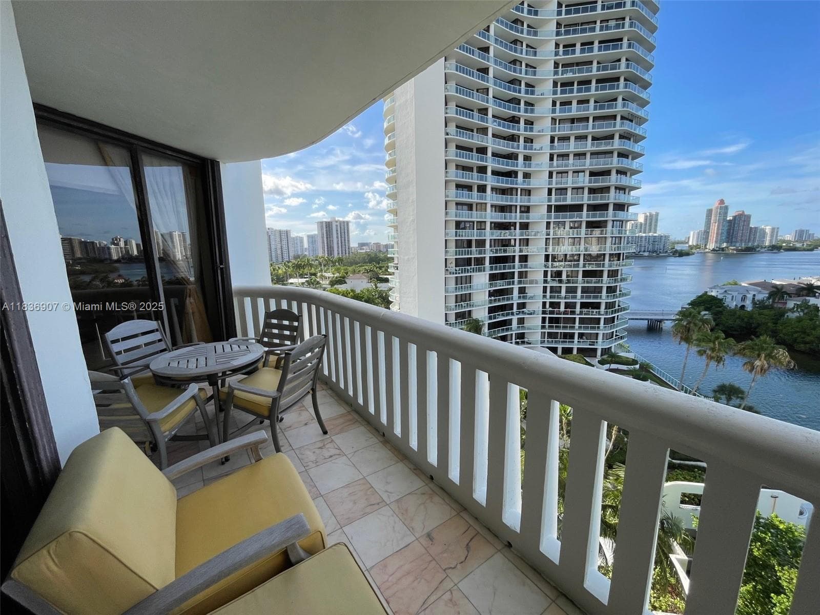 3000 Island Blvd 1103 photo 14
