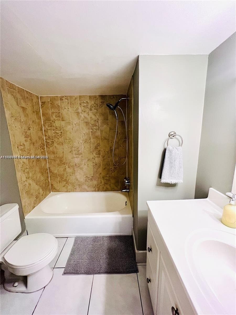 2780 NE 183rd St 2015 photo 16