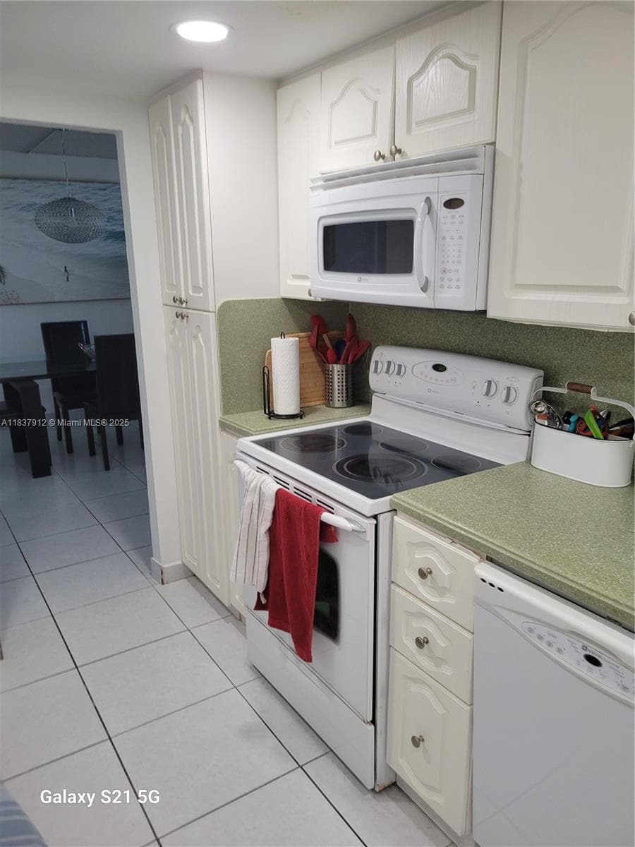 1849 S Ocean Dr 1407 photo 3