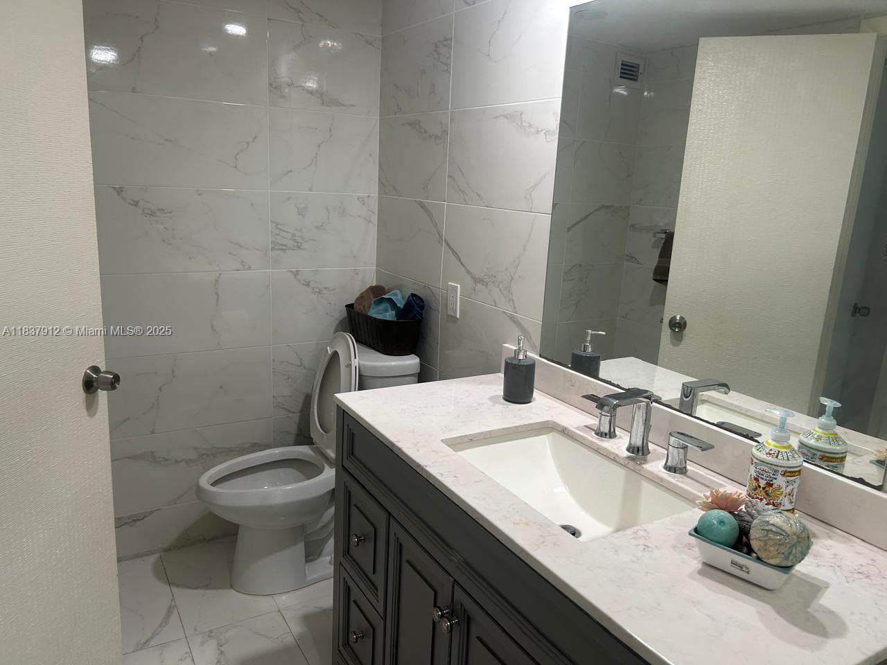 1849 S Ocean Dr 1407 photo 11