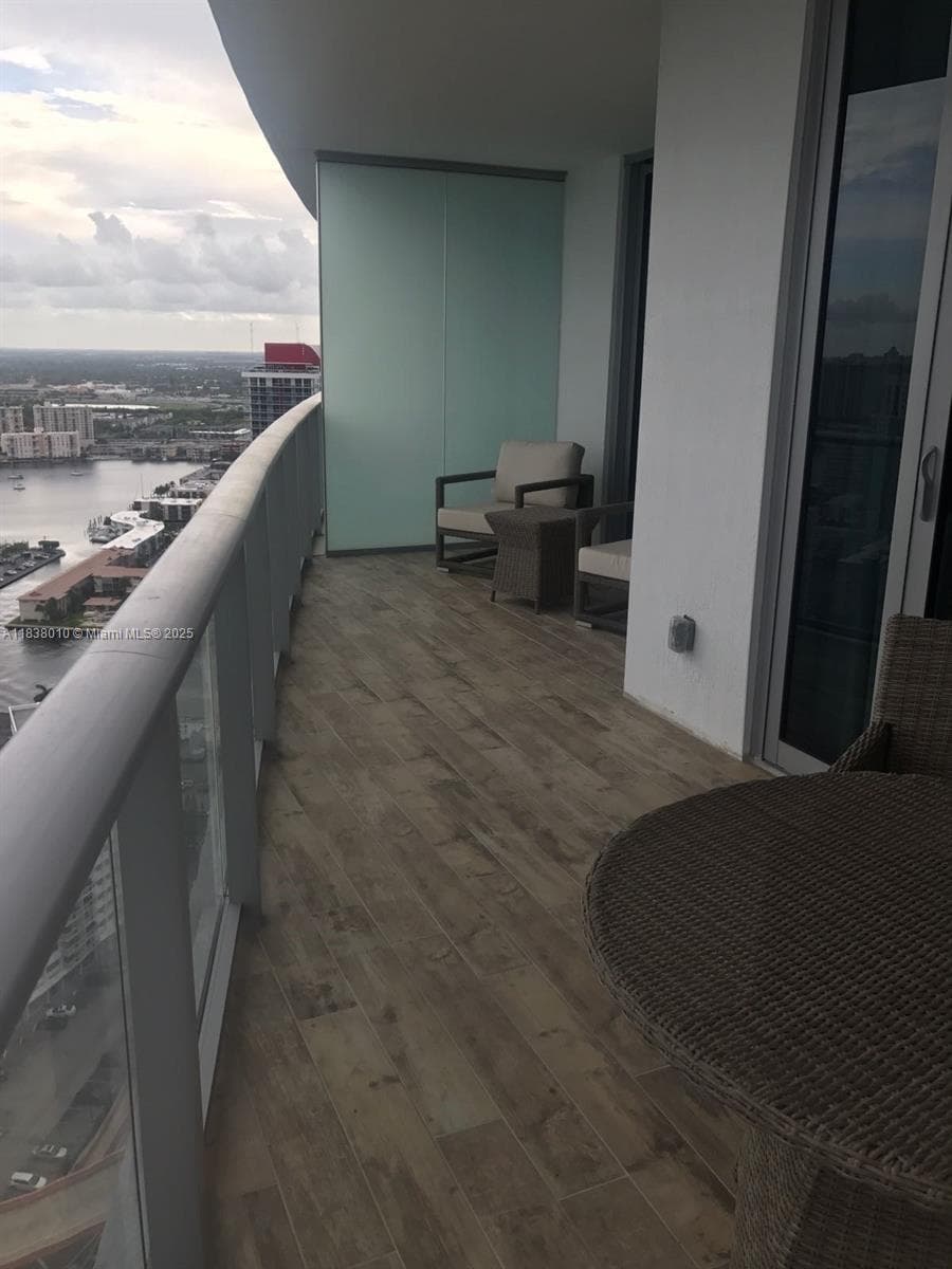 4111 Ocean Dr 3105 photo 7