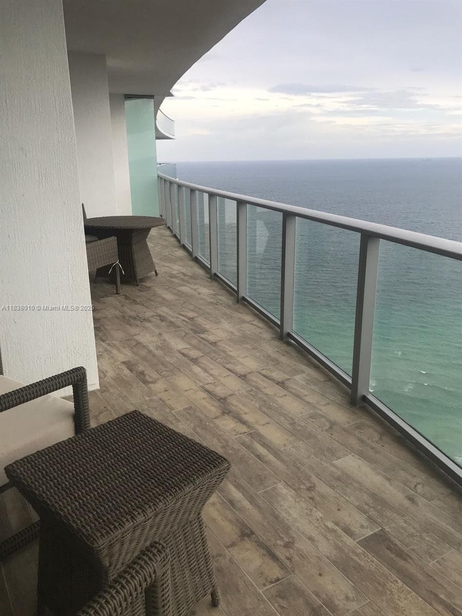 4111 Ocean Dr 3105 photo 9
