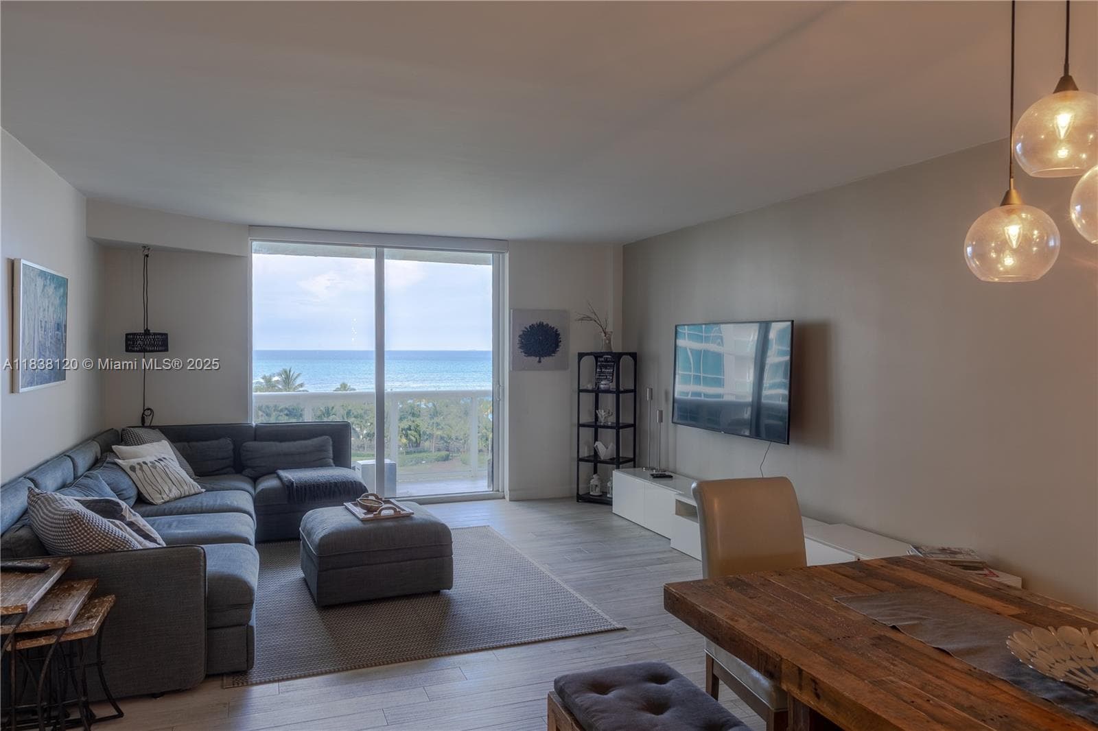 10275 Collins Ave 634 photo 3