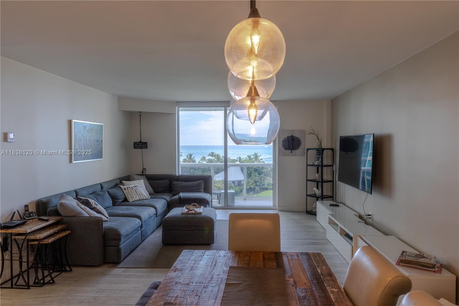 10275 Collins Ave 634 photo 4