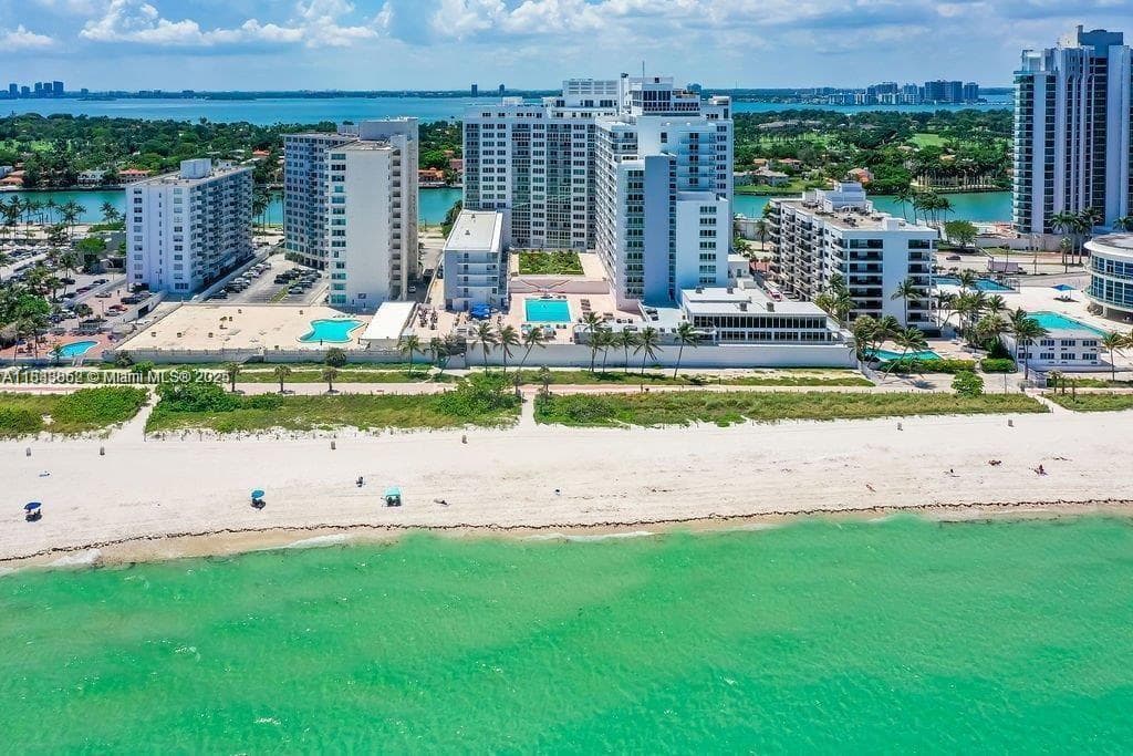 5401 Collins Ave 514 photo 1