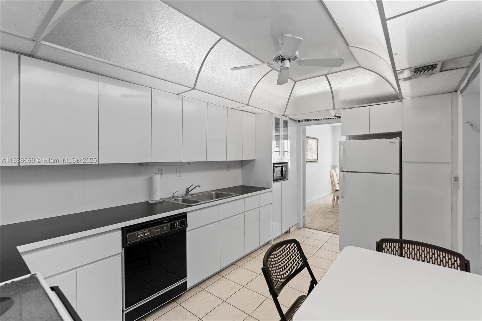 5001 Collins Ave 4G photo 16