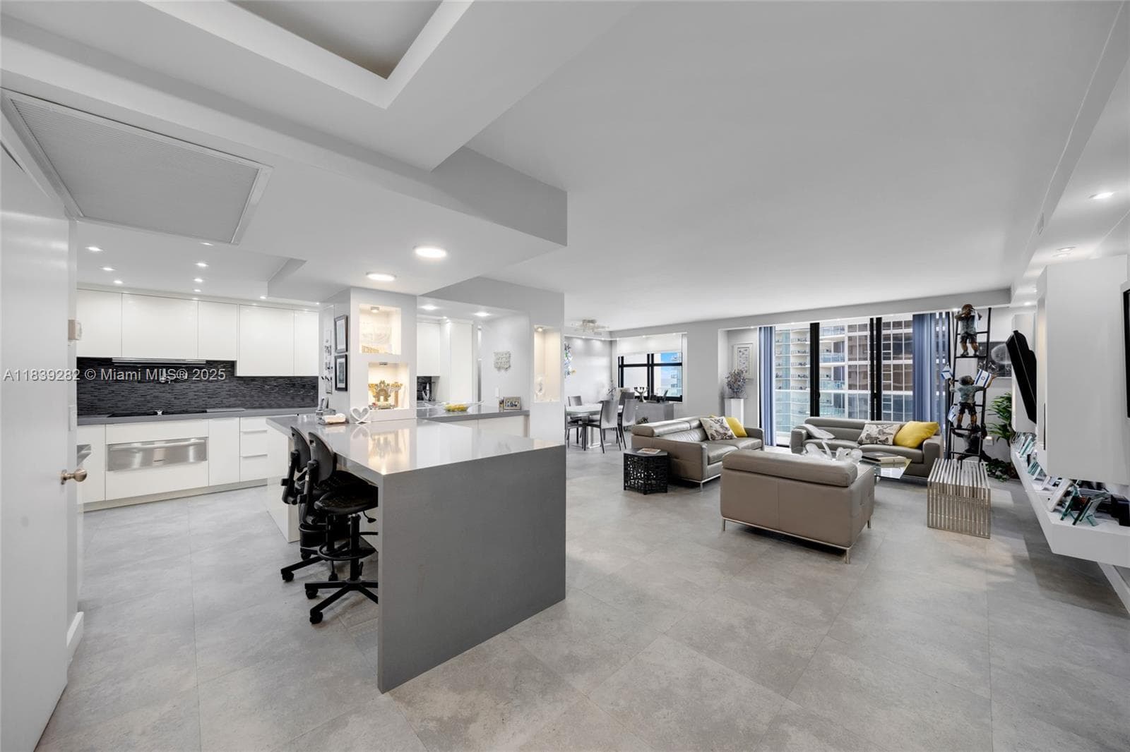 9801 Collins Ave 16U photo 1