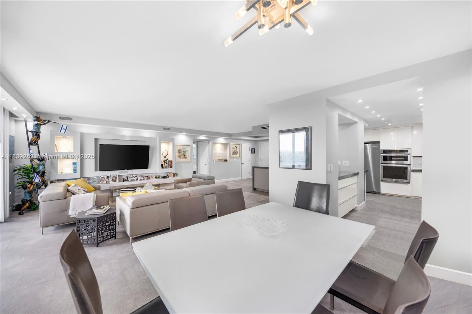 9801 Collins Ave 16U photo 11