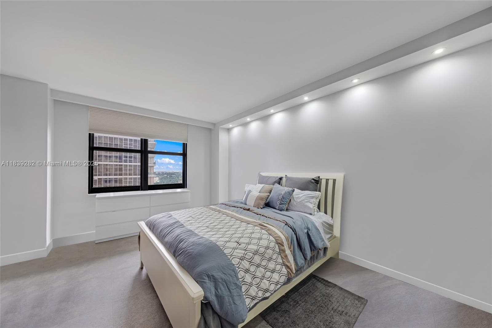 9801 Collins Ave 16U photo 19