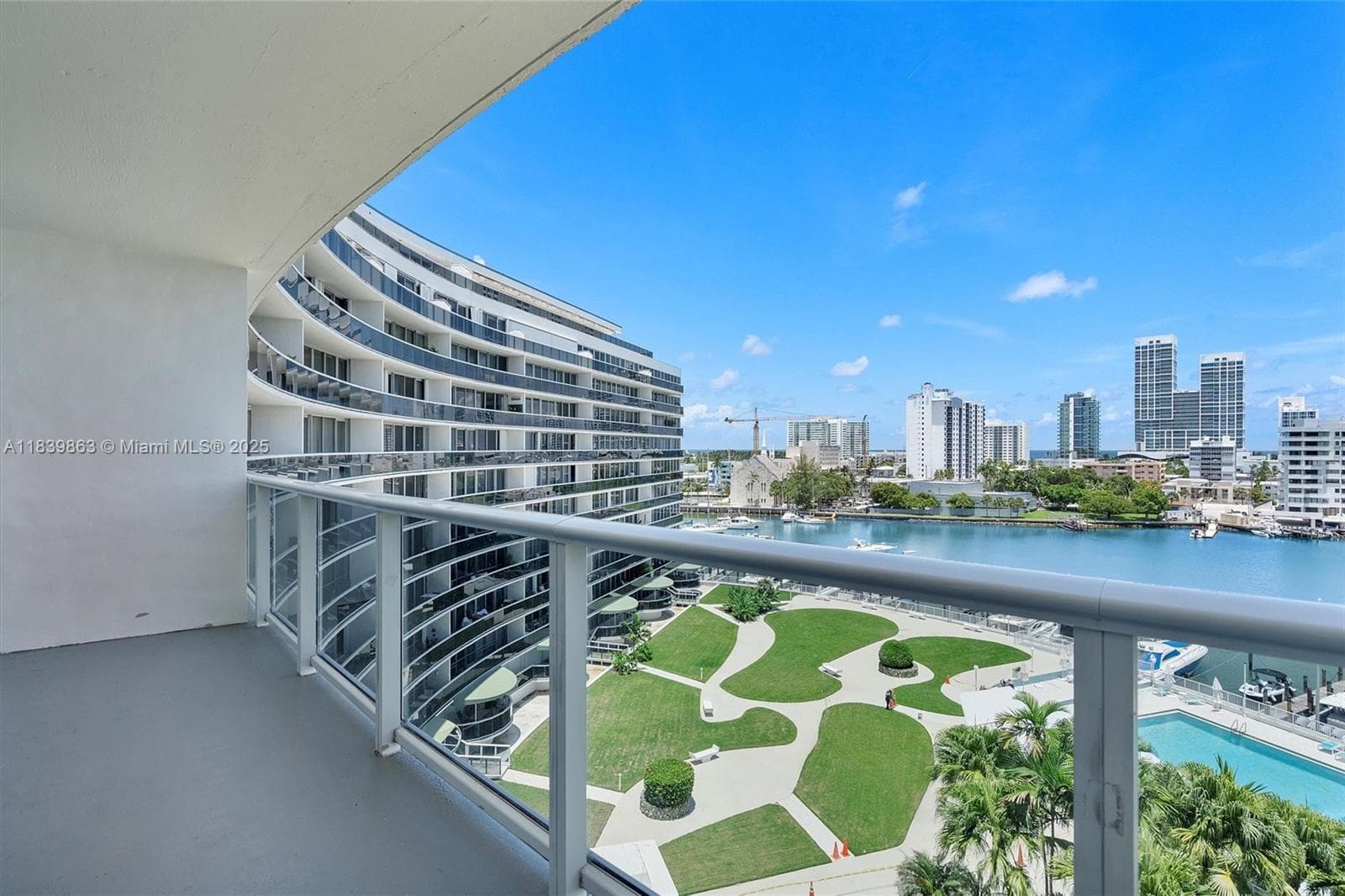 900 Bay Dr 718+Dock Slip available photo 3
